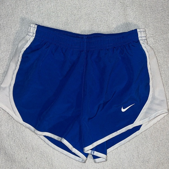 Girls Nike shorts - Picture 1 of 3